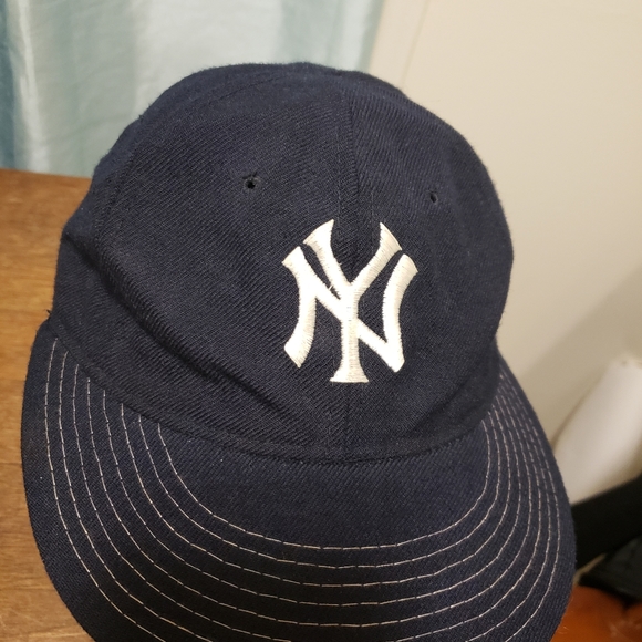 vintage Yankees hat - Picture 3 of 11